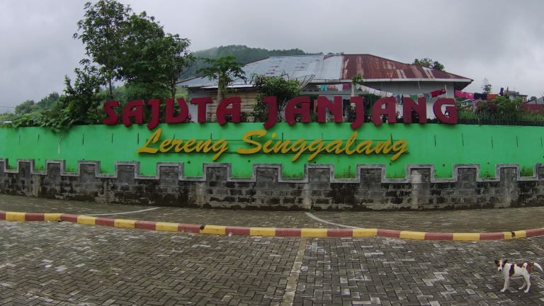 Menapaki Sajuta Janjang, Cerita Tangga dan Napas yang Terengah Bahagia
